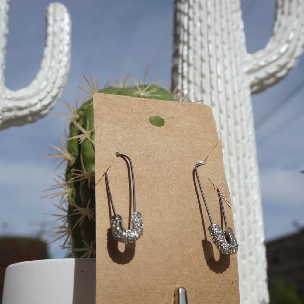 Safety pin earring set